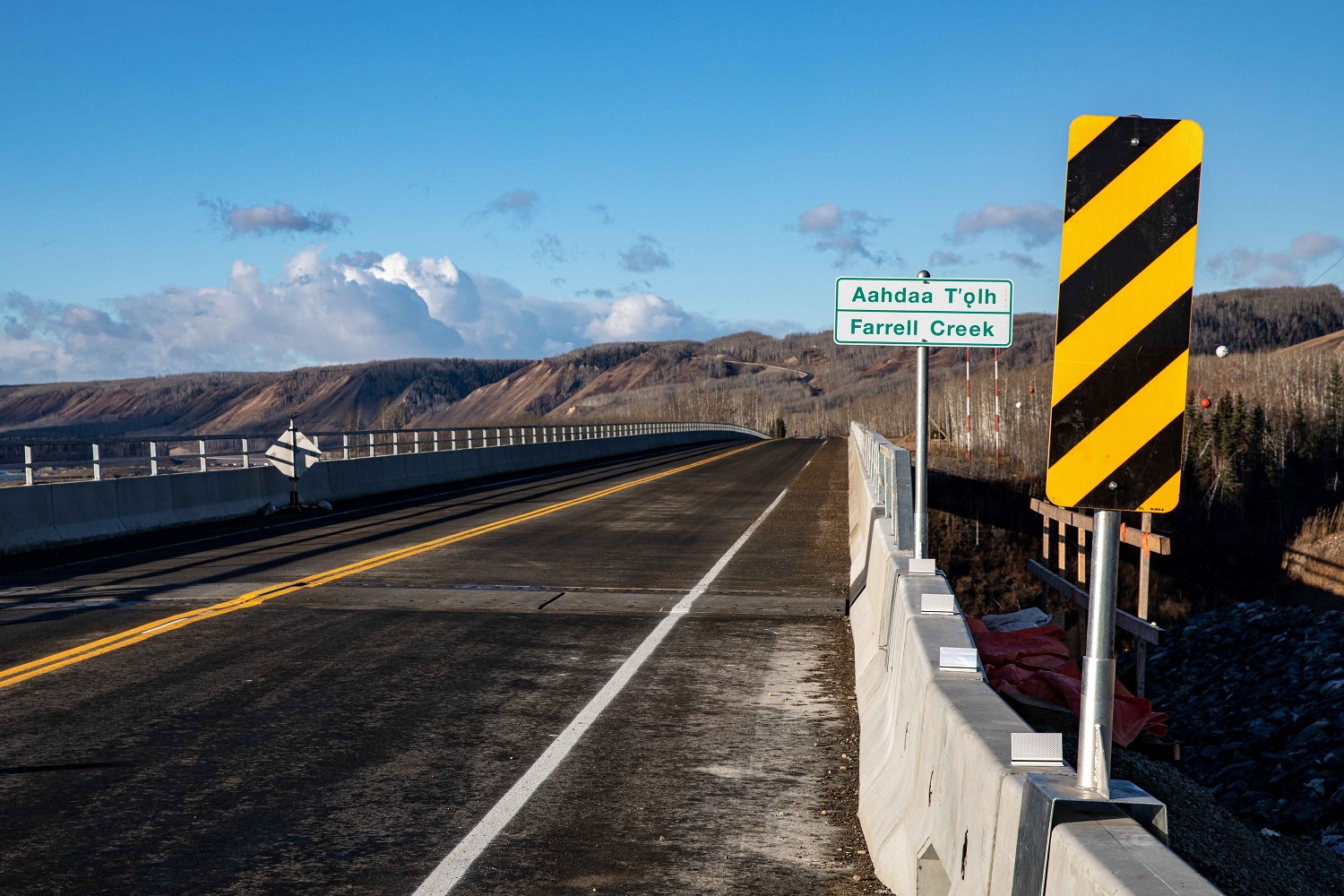 Farrell Creek Bridge - dual language sign