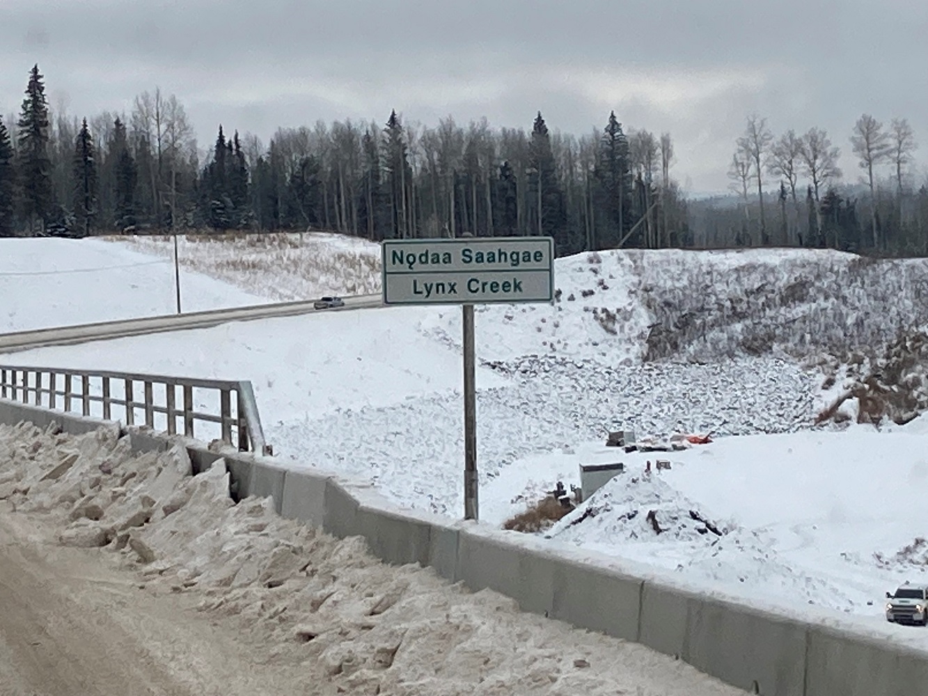 Lynx Creek Bridge - dual language sign