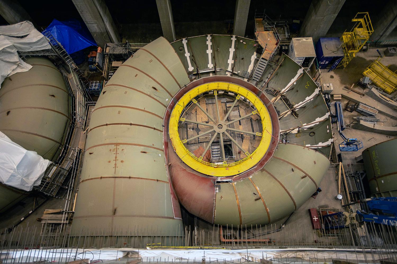 Installation of spiral case segments on unit 3 in the powerhouse. | August 2021