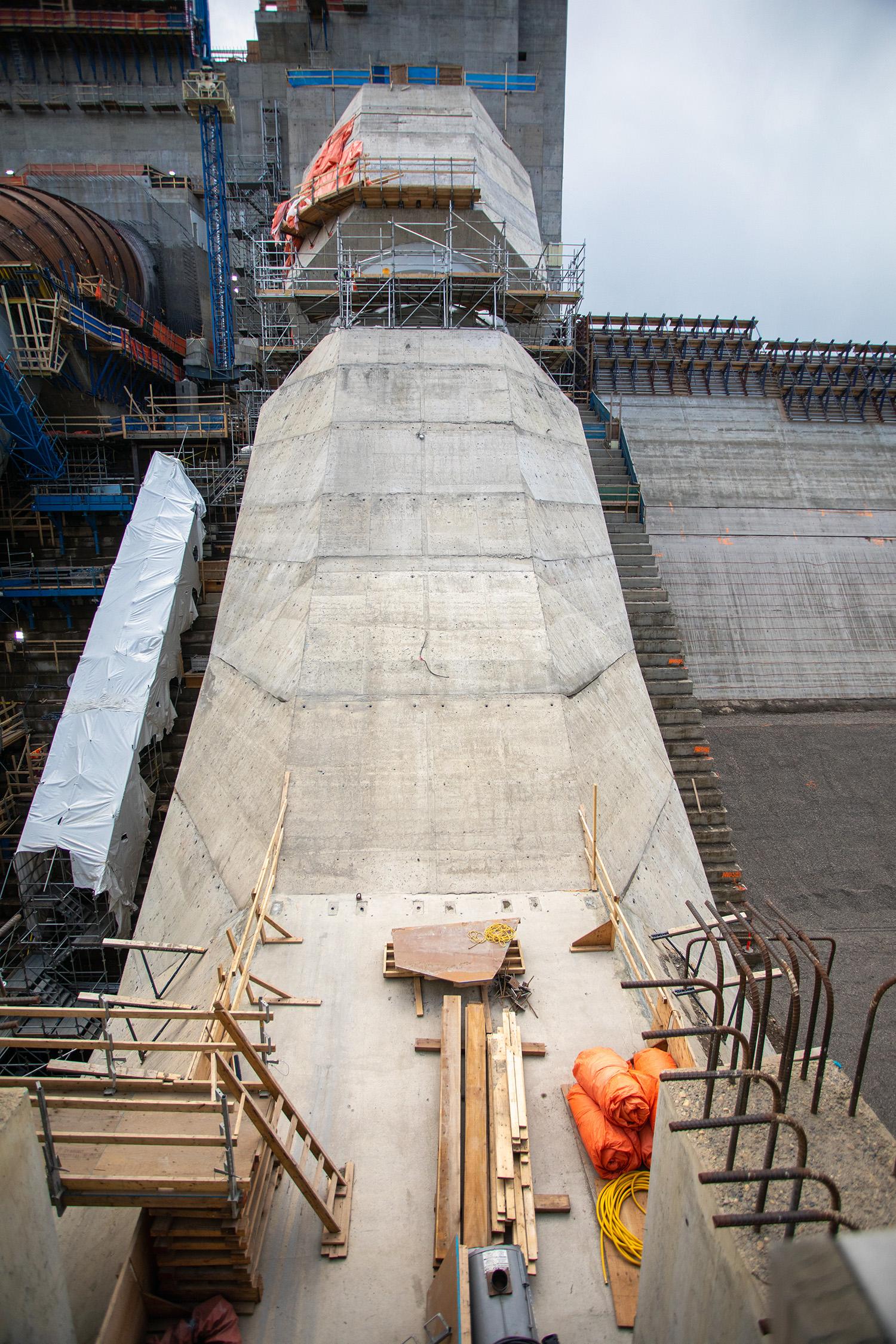 The generating station will have six penstocks to direct water into its six turbine and generator units. The Unit 1 penstock is almost complete with crews currently working on the concrete casing. | May 2021
