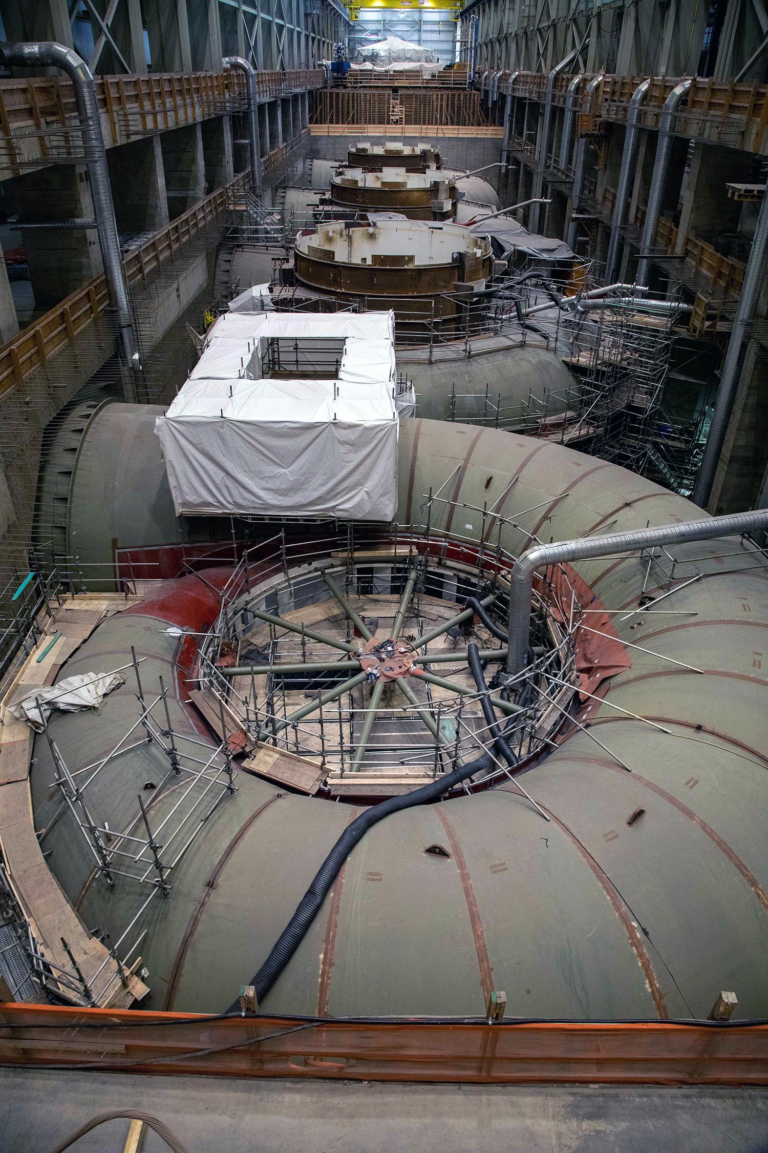 Spiral case units 6 to 1 in varying stages of construction inside the powerhouse. Spiral case units 4 and 3 are ready to be encased in concrete. | June 2022