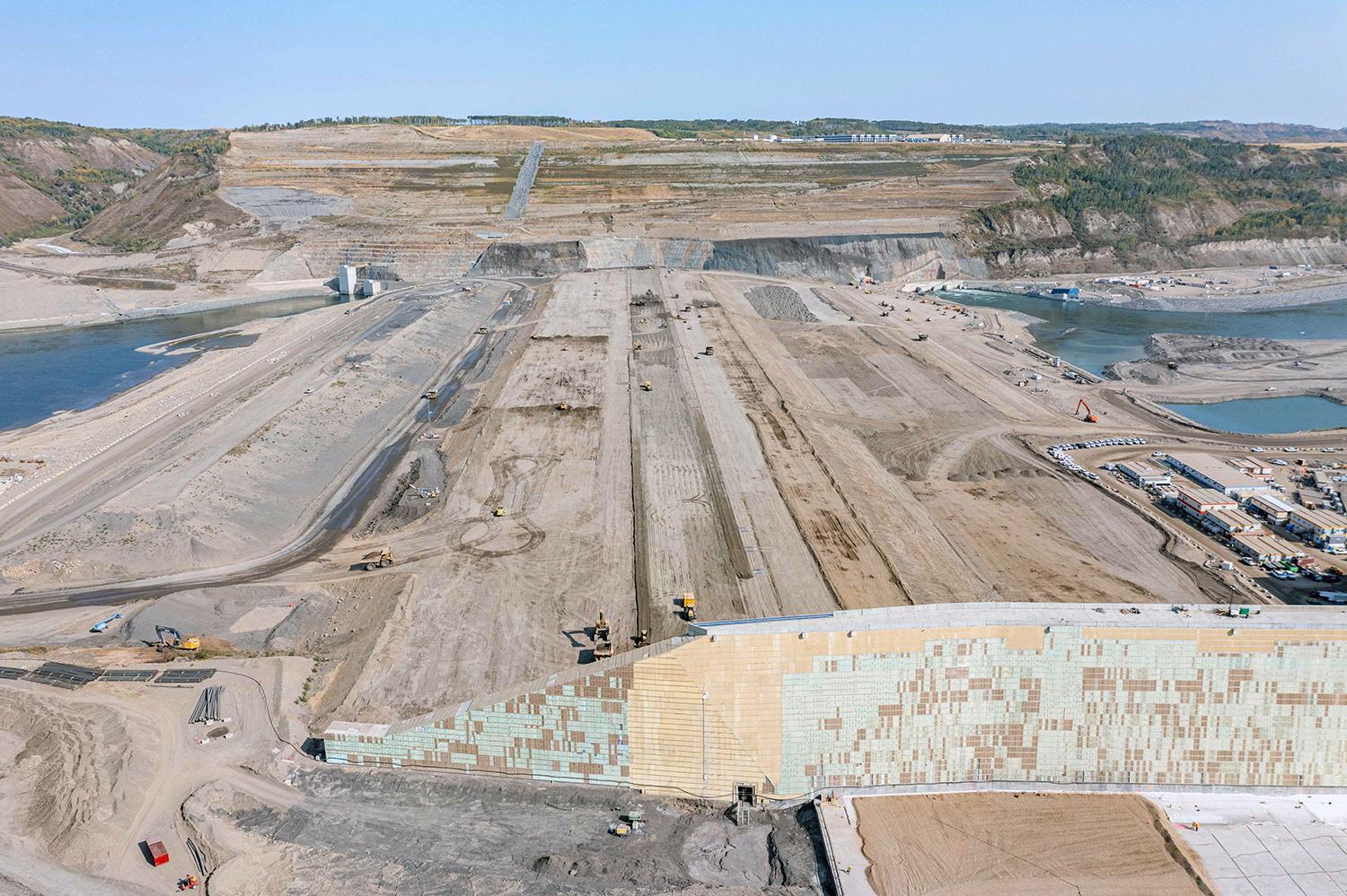 A north-facing aerial view of the dam core and buttress structure. | September 2022