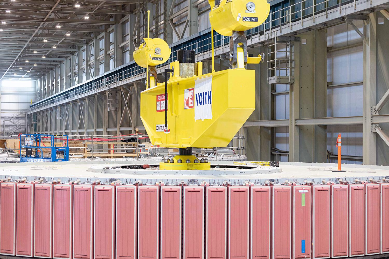 Unit 1 rotor and the tandem lifting beam are ready to lift the rotor with the crane. | February 2023