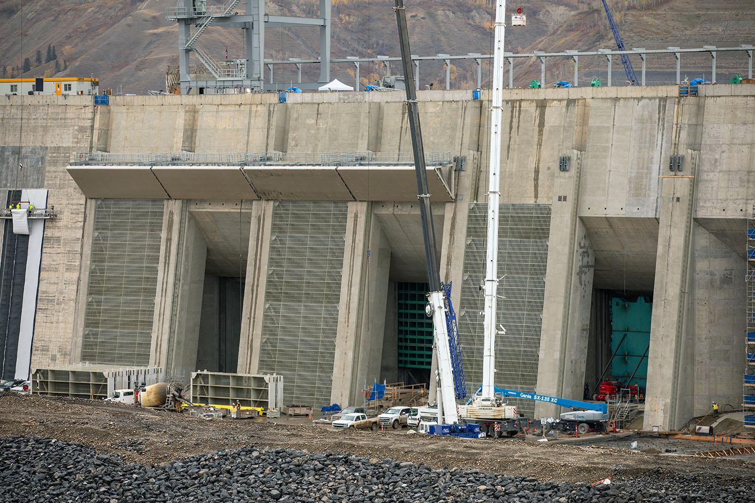 Trash racks are installed at the inlet portals on units 1 to 3. These screens protect the turbine units by stopping debris from entering the intakes.