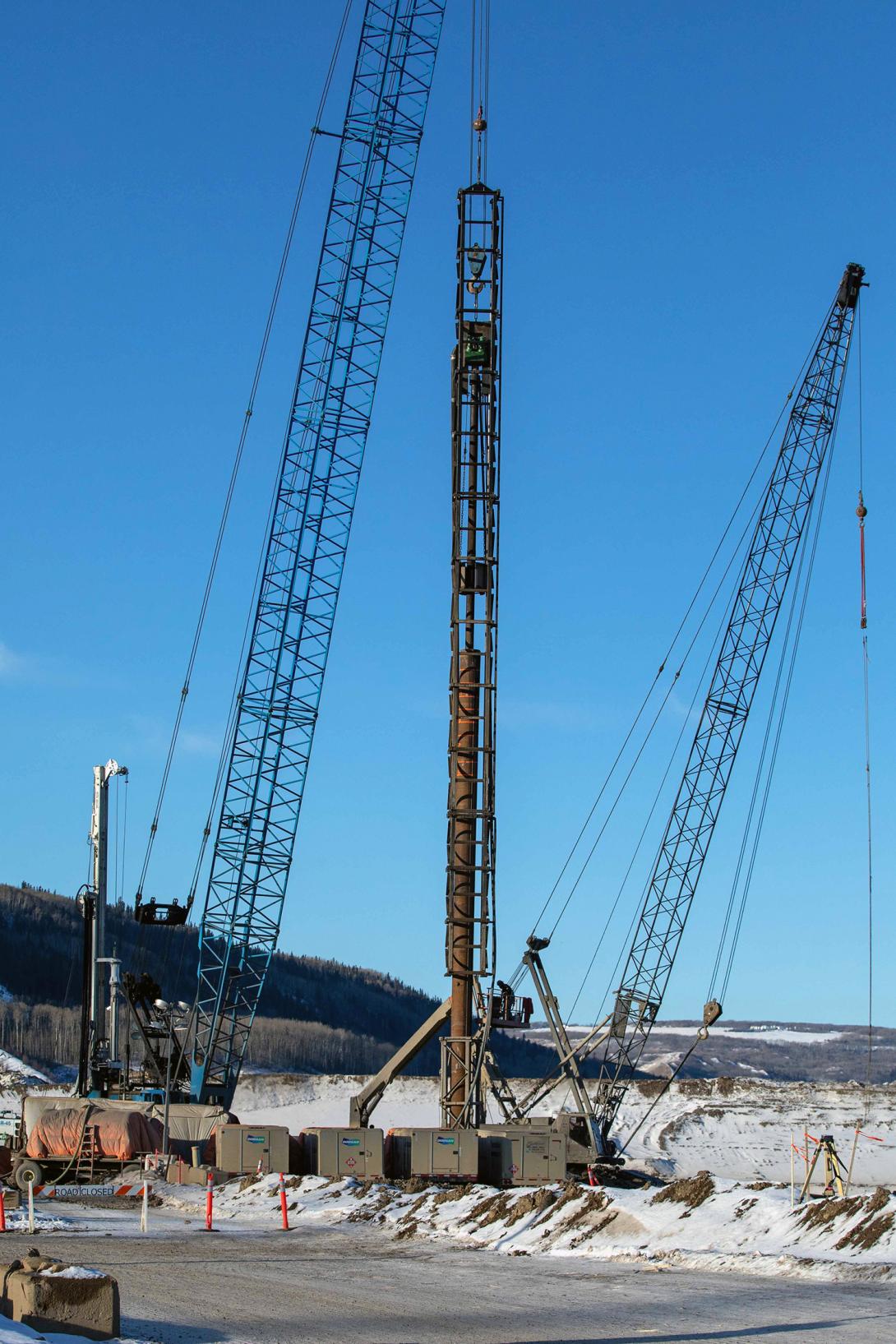 Crews prepare an interlocking steel pile for drilling at the downstream cofferdam. Both the upstream and downstream cofferdams have been installed across the river and interlocking steel pile walls have been completed. | January 2021