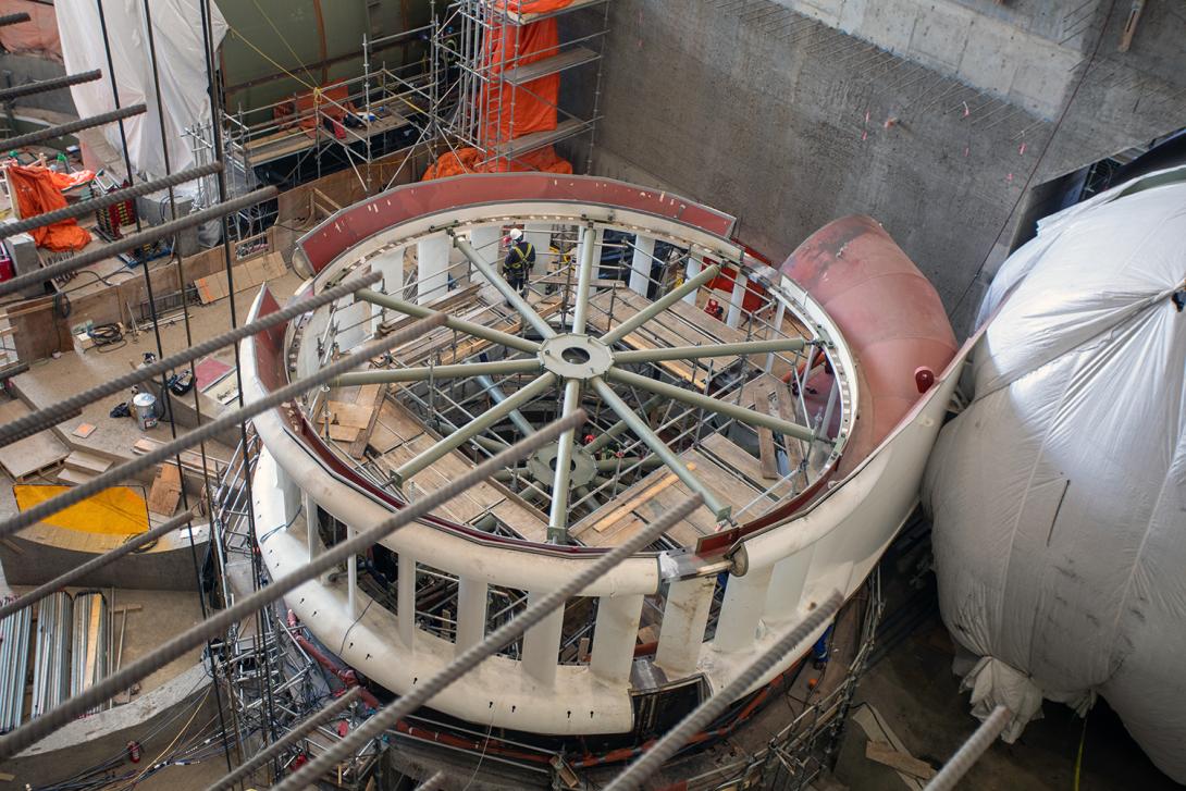 Crews have commenced installation of the turbine-embedded components for Units 1 and 2 inside the powerhouse. The Unit 1 stay ring installation is underway. | March 2021