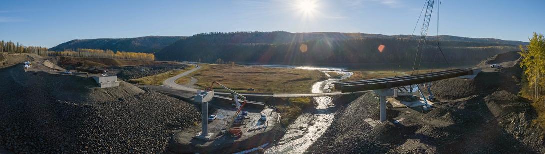 Steel girder placement at the Lynx Creek bridge along Highway 29. | October 2021