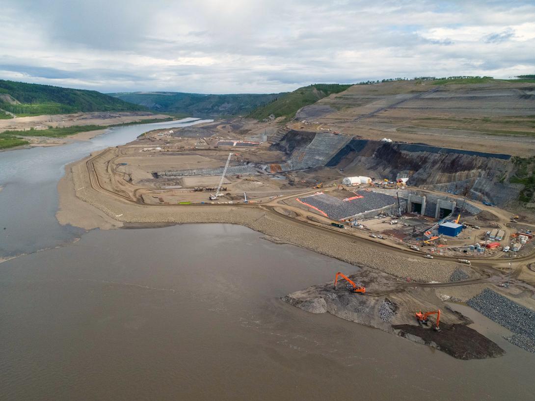 Cofferdam construction is underway in-river on the north bank. | May 2020 