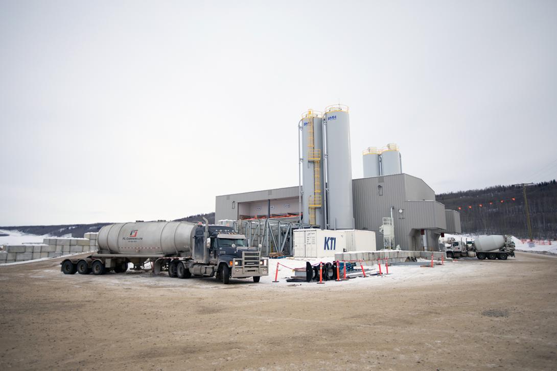 Generating station and spillway contractor’s (AFDE) batch plant for concrete production. | February 2019