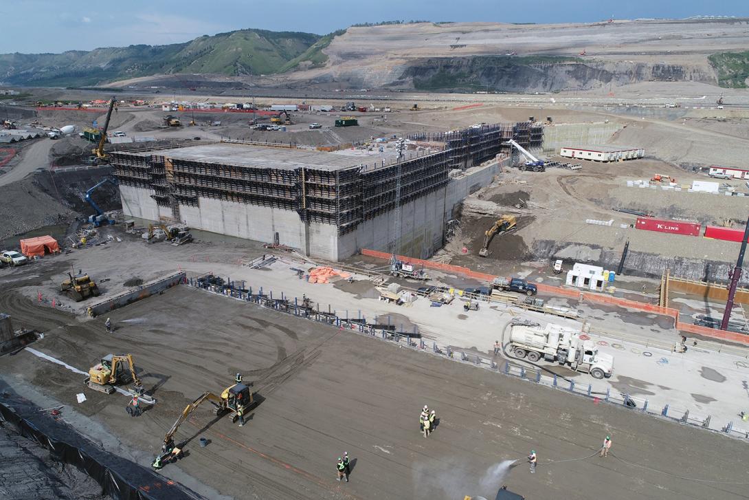 Main service bay pad and powerhouse buttress construction on the south bank | August 2018