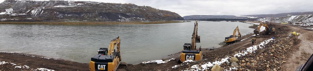 Riprap placement along the south bank cofferdam | April 2017