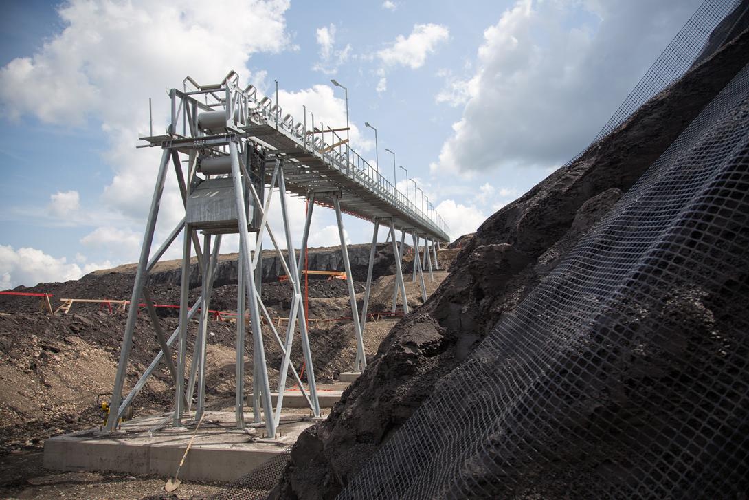 Roller compacted concrete conveyor construction at the south bank | June 2017