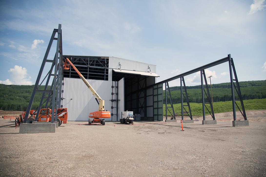 Exterior view of the temporary on-site manufacturing facility for the turbines and generators | June 2017