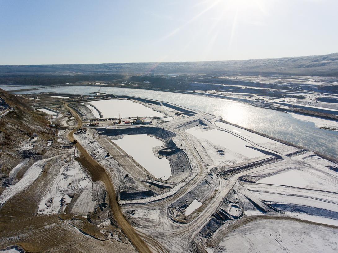 Aerial view of the north bank, with cofferdams and laydown area, looking southeast | November 2017