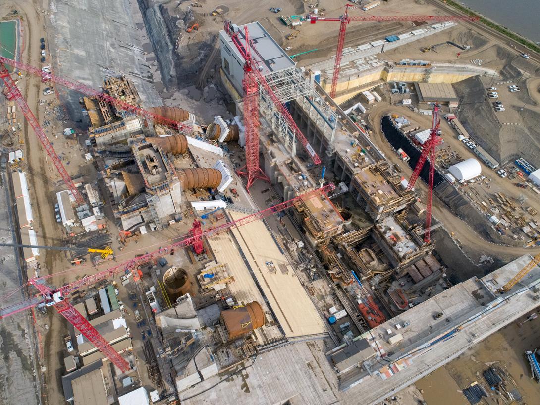 View of the powerhouse, intakes and penstocks. | July 2020