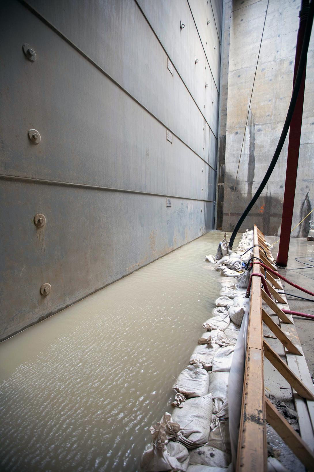 Monitoring the stoplog leakage rate at the diversion tunnel 2 outlet. A stoplog is a type of bulkhead gate that, when used in sets, acts as a temporary closure of openings on various types of structures. | August 2020