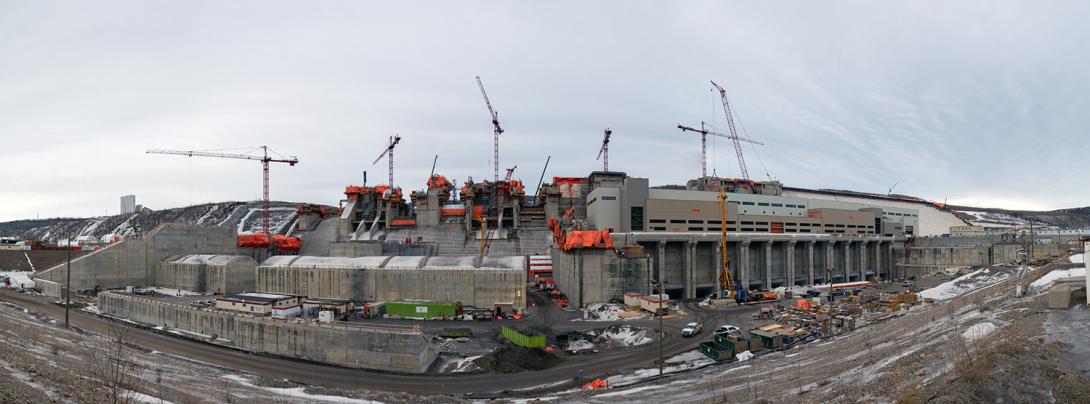 Panorama of the spillways, powerhouse and operations building. | January 2022