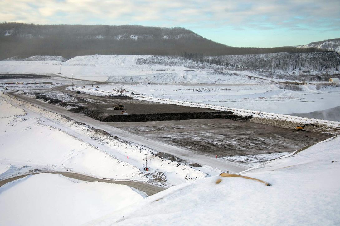 Fill material is placed in the upstream area of the dam. | January 2022