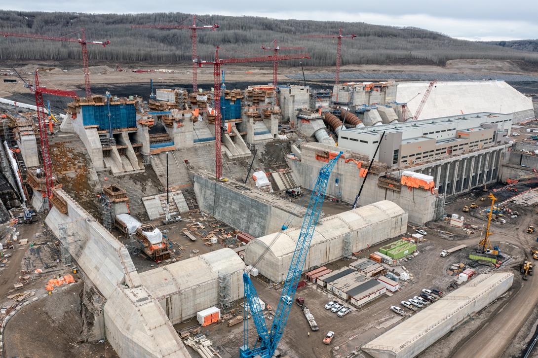Spillways, penstocks, powerhouse and operations building. | May 2022