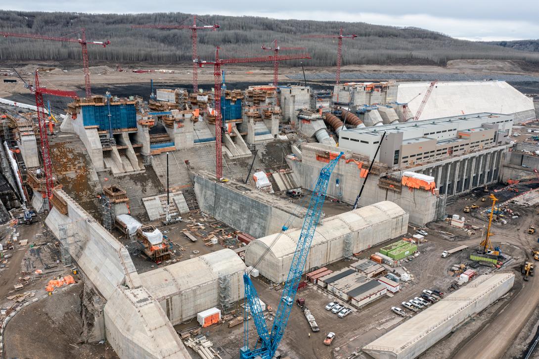 Spillways, penstocks, powerhouse and operations building. | May 2022