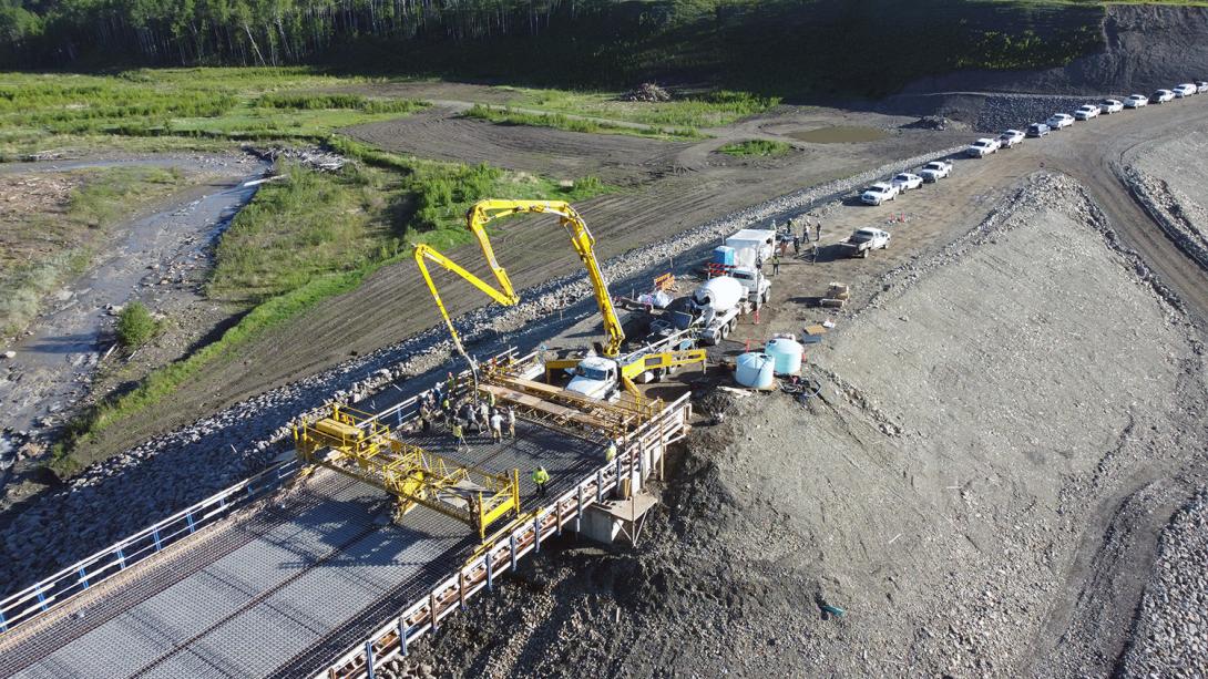 First concrete pour on the Lynx Creek Bridge deck. | June 2022
