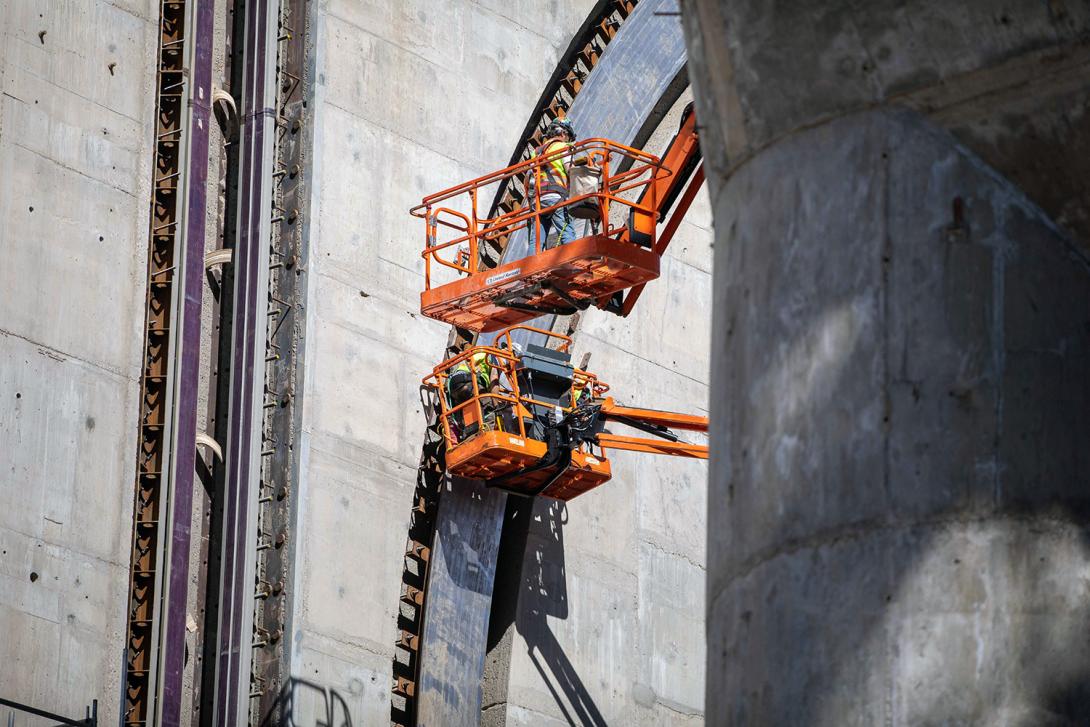 Close shot of gate guide installation. | August 2022