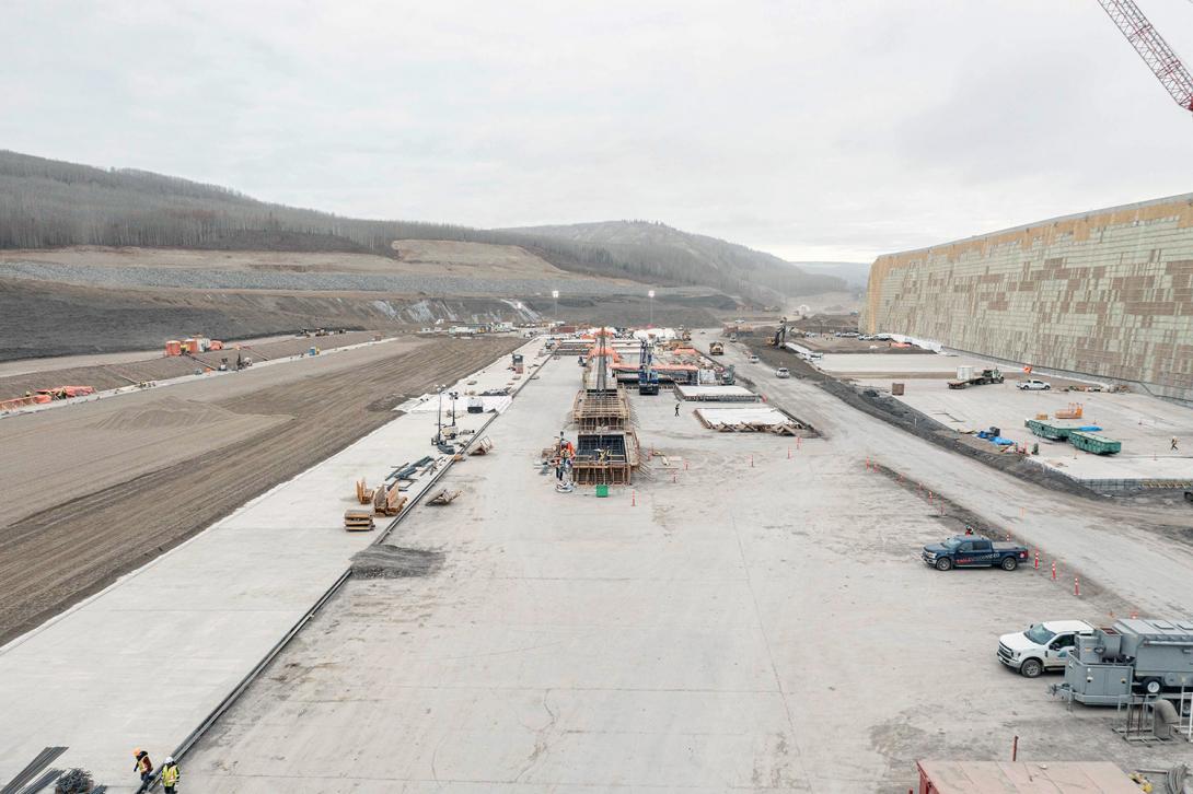 West-facing view of the approach channel centre wall, where water approaches from behind the powerhouse. | November 2022