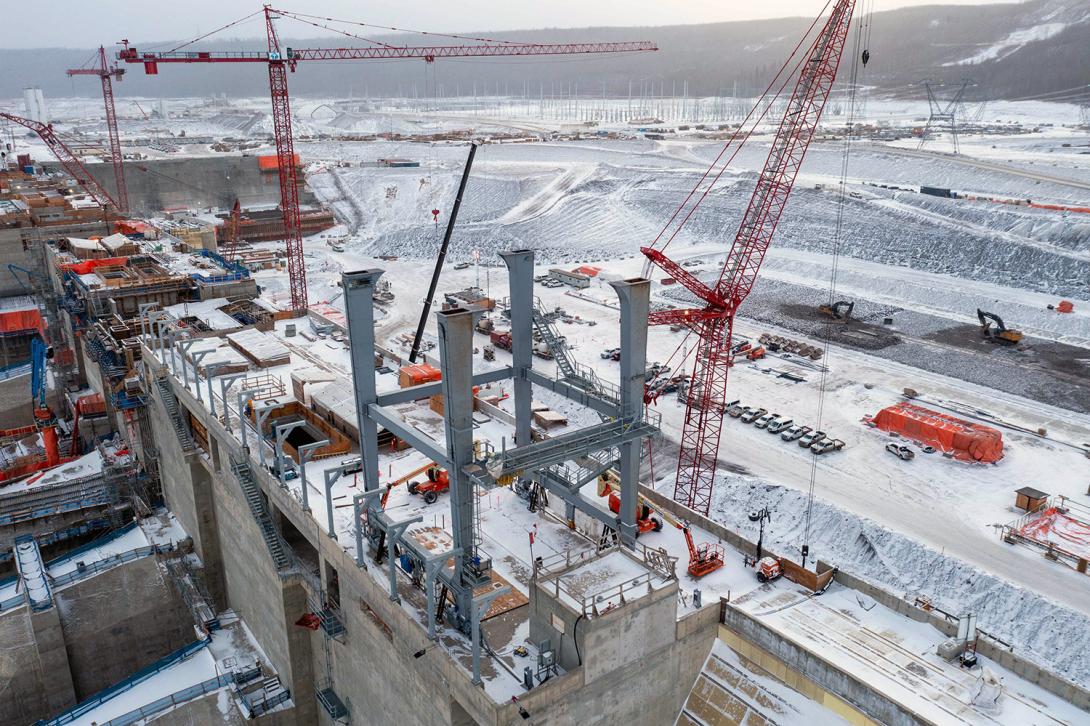 A gantry crane on top of intake unit 1. | November 2022