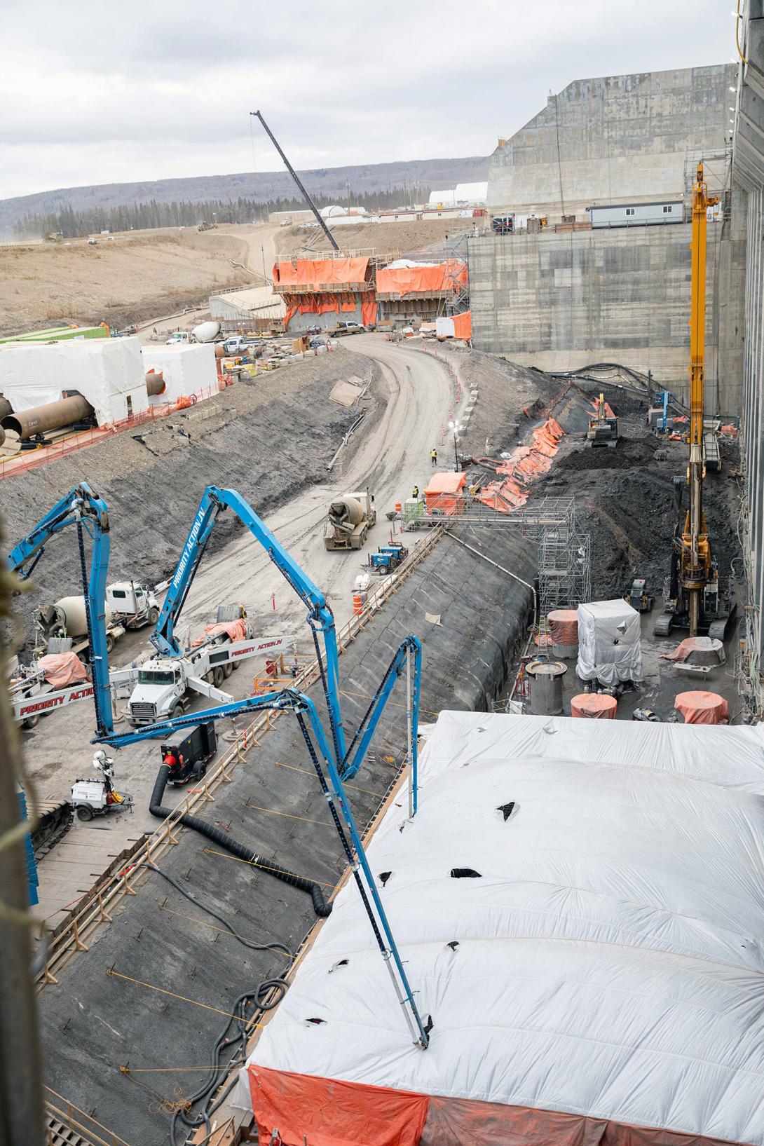 Concrete is poured into the tailrace pile caps (under the tarps), which are then covered to allow the concrete to cure. | November 2022
