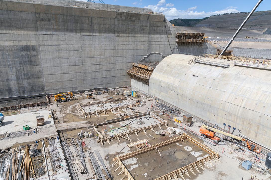 The spillway stilling basin and weir takes the energy out of water flowing from the spillway before it flows into the Peace River. The last concrete pour is underway on the last section of the weir. | May 2023