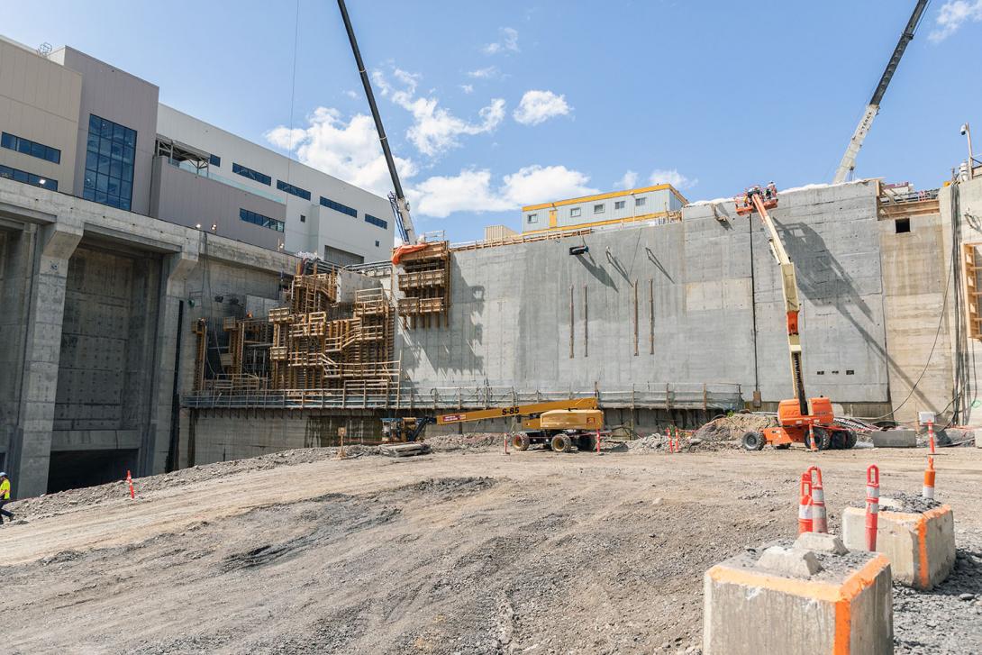Fish that migrate up the Peace River will be sorted and tagged in the permanent upstream fish passage facility. They are placed in tanks and hauled by truck to be relocated in the reservoir on the other side of the dam. | May 2023