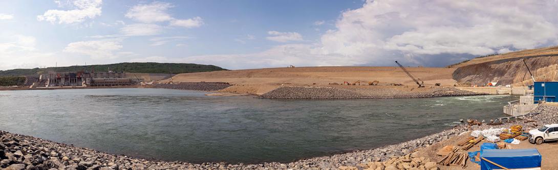 View of the downstream side of the earthfill dam, from the temporary fish passage.