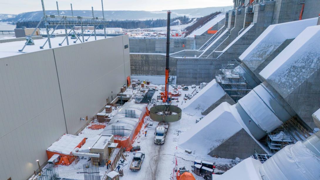 A partial section of the flexible coupling for turbine unit 6 is delivered in the powerhouse area. This piece connects the bottom of the penstock to the spiral case in the coupling chamber.